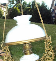 Vendo làmpara de bronce y porcelana antiquisima del estilo quinquè